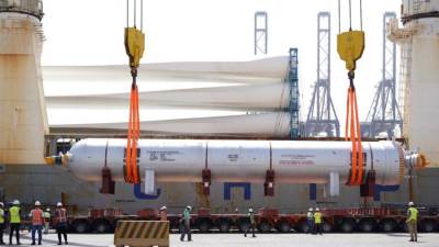 دي بي ورلد– مصر تنجح في مناولة شحنة عملاقة بوزن يتجاوز 500 طن بميناء السخنة