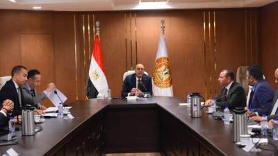 وزير العمل يترأس إجتماع  اللجنة التشريعية المُختصة بإعداد "مشروع قانون العمالة المنزلية"