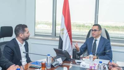 وزير الاستثمار والتجارة الخارجية يلتقى وفد شركة "LDV" لبحث سبل تعزيز الشراكات الاستثمارية