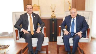 رئيس الرعاية الصحية يلتقي رئيس هيئة الدواء لبحث تنفيذ نتائج المباحثات التي تمت في روسيا المتعلقة بتوطين الصناعات الطبية والدوائية الروسية بمصر