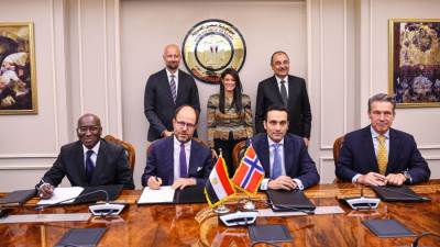 وزيرا قطاع الأعمال والتخطيط وسفير النرويج يشهدون توقيع خطابات نوايا لتمويل مشروع "دندرة" للطاقة الشمسية لتغذية مجمع "مصر للألومنيوم" بالطاقة النظيفة