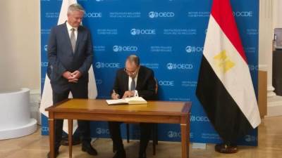 وزير الخارجية يلتقي مع سكرتير عام منظمة التعاون الاقتصادي والتنمية OECD