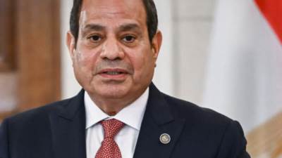 الرئيس السيسي يهنئ خالد العناني بفوزه بمنصب مدير عام اليونسكو