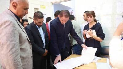 وزير الصحة يُعفي مديرة إدارة الصيدلة من منصبها.. ويحيل المتغيبين عن العمل بمركز رعاية أولية برما بمستشفى قطور المركزي