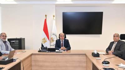 سويلم يتابع أعمال الصيانة والتأهيل الجارية لحائط رشيد البحري