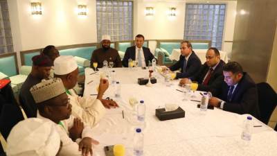 وزير الزراعة يبحث مع وفد نيجيري رفيع المستوى تعزيز التعاون ونقل الخبرات 