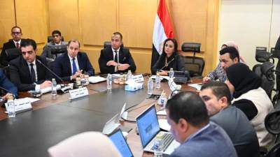 وزيرة التضامن الاجتماعي تشارك في إجراء مقابلات لعدد من الأسر الراغبة في كفالة أبناء بنظام الأسر البديلة الكافلة