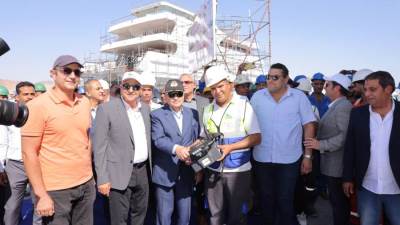 الفريق أسامة ربيع يشهد تدشين القاطرتين "عزم 3" و"عزم 4" بقوة شد 90 طنا