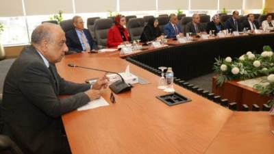 وزير الكهرباء يجتمع بمجموعة العمل والاستشاري العالمي لمراجعة خطة إعادة الهيكلة للشركات التابعة