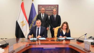 وزارة الاتصالات: تنفيذ برنامج عالمى لأكاديمية إتش بى للابتكار فى مدارس WE