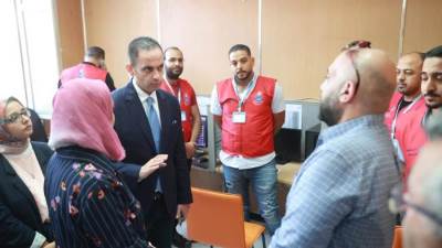 نائب وزير الصحة يتفقد غرفة الخط الساخن (137) بالإسكندرية ويوجه بتعزيز بيئة العمل لتقديم خدمات متميزة للمواطنين