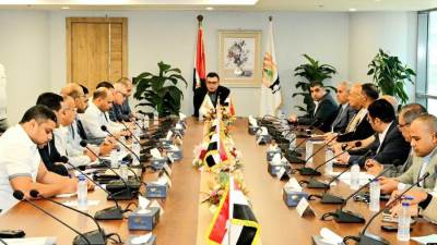 وزير الاسكان يعقد اجتماعًا مع رؤساء أجهزة عددٍ من مدن شرق القاهرة لمتابعة ملفات العمل