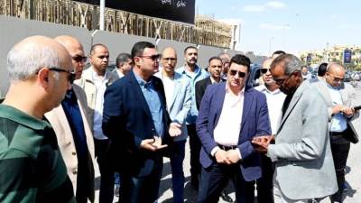 وزير الإسكان يتفقد أعمال تطوير الطرق والمحاور الرئيسية والميادين بمدينة القاهرة الجديدة