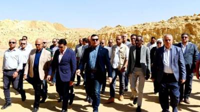 وزير الإسكان يواصل جولته بتفقد مشروع سكن مصر ومحطة رفع صرف صحى امتداد جنوب المستثمرين بالقاهرة الجديدة