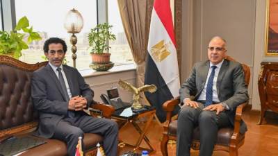 وزير الري يبحث تعزيز التعاون مع منظمة التعاون الإسلامي في مجال إدارة المياه