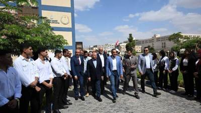 رئيس الوزراء يتفقد مدرسة "إيجيبت جولد" الثانوية للتكنولوجيا التطبيقية المتخصصة في صناعة الحلي والمجوهرات 