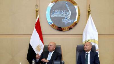 وزير الصناعة والنقل يبحث مع مصنعي الأسمنت استمرار تراجع الأسعار وزيادة القدرات الإنتاجية وتشغيل الخطوط المتوقفة