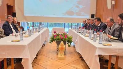 وزير الصحة يبحث مع منظمة «فريدنزدورف» الدولية تعزيز الدعم الطبي والإنساني للأطفال المتضررين من الحروب