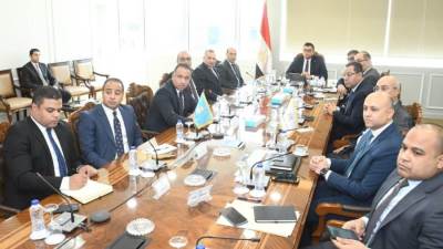 وزير الإسكان يعقد اجتماعاً لبحث ملف تشغيل مشروع حدائق تلال الفسطاط