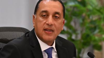 رئيس الوزراء يتلقى مكالمة هاتفية من نظيره الجزائري