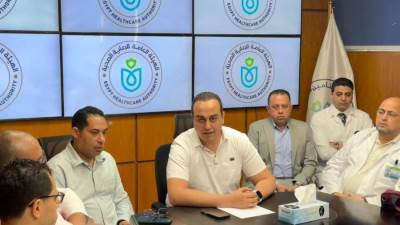 رئيس هيئة الرعاية الصحية يترأس غرفة عمليات التأمين الطبي لقمة السلام بشرم الشيخ