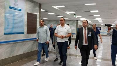 رئيس الرعاية الصحية يواصل جولته بمحافظة جنوب سيناء ويتفقد مجمع الفيروز الطبي بمدينة الطور