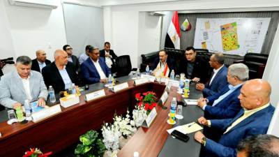 وزير الإسكان ومحافظ أسيوط يتابعان موقف مشروعات مياه الشرب والصرف الصحي بالمحافظة