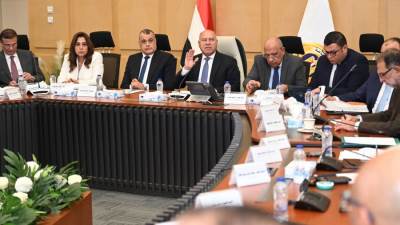 وزير الصناعة والنقل يترأس الاجتماع الثاني والثلاثين للمجموعة الوزارية للتنمية الصناعية