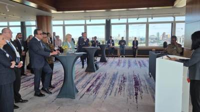 نائب رئيس مجلس الوزراء ووزير الصحة يبحث مع وزيرة الصحة الألمانية تعزيز التعاون المشترك