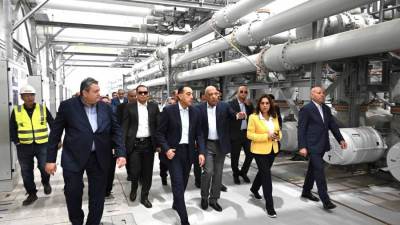 رئيس الوزراء يتابع ميدانياً مراحل الاختبار والتشغيل التجريبي لمحطة الربط الكهربائي المصري السعودي العملاقة بمدينة بدر