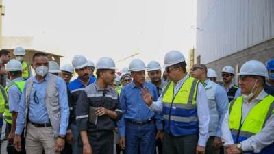 وزير قطاع الأعمال العام يتفقد التشغيل التجريبي لمصنع بلوكات الأنود الكربونية بالعين السخنة بعد إنجاز المرحلة الأولى من إعادة التأهيل