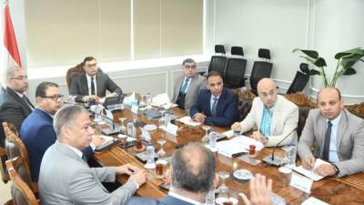 وزير الإسكان يعقد اجتماعاً مع مسئولي شركة "فاوندرز للتطوير العقاري" لبحث فرص التعاون وآليات تسويق عددٍ من مشروعات الوزارة