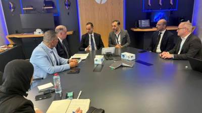 نائب وزير الصحة يلتقي ممثلي شركة HP في دبي لبحث تعزيز التحول الرقمي وتطبيقات الذكاء الاصطناعي في القطاع الصحي