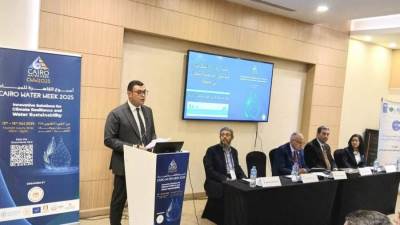 وزير الإسكان يستعرض جهود الوزارة في مشروع تعزيز التكيف مع تغير المناخ