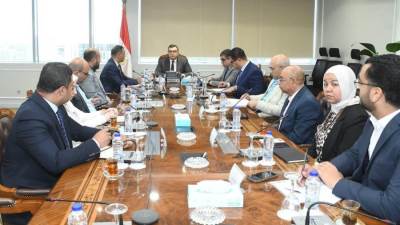 وزير الإسكان يتابع موقف تنفيذ وحدات مشروع "ديارنا"