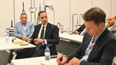 نائب وزير الصحة يلتقي ممثلي “إبسون” على هامش “جيتكس جلوبال 2025” لبحث التعاون