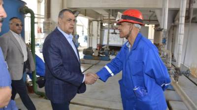 وزير الدولة للإنتاج الحربي يطمئن على سير العملية الإنتاجية بشركة هليوبوليس للصناعات الكيماوية (مصنع 81 الحربي)