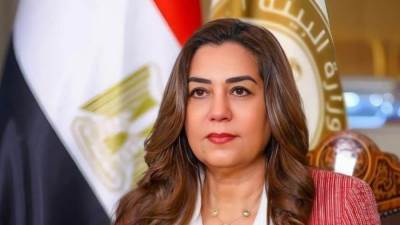 وزيرة التنمية المحلية تستعرض جهود التخلص الآمن من المخلفات الإلكترونية