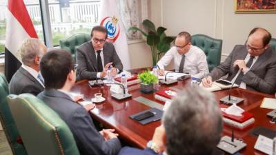 وزير الصحة يبحث مع شركتي “تكنوويف” و”ميدبوت” إنشاء مراكز تدريب للجراحة الروبوتية في مصر