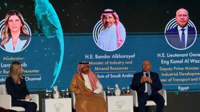 وزير الصناعة والنقل يشارك مع وزير الصناعة والثروة المعدنية السعودي بجلسة وزارية بعنوان "تمكين توطين سلسلة قيمة الحديد بدعم النمو الاقتصادي وتنوع مصادر الدخل"