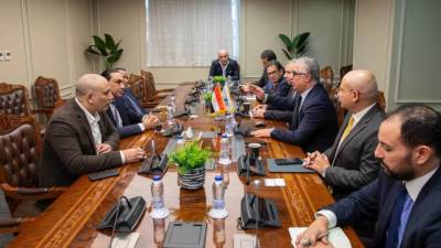 رئيس اقتصادية قناة السويس يشهد توقيع عقد مشروع شركة "انفينيتي فابريك" لتصنيع الخيوط والمنسوجات بالمنطقة الصناعية بالسخنة