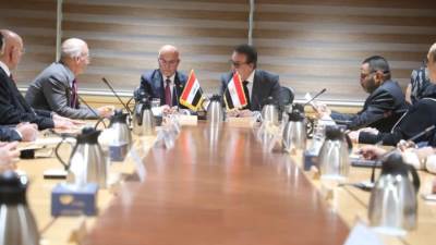 عبد الغفار يبحث مع وزير الصحة العراقي تعزيز التعاون بين البلدين في القطاع الصحي