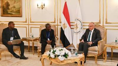 سويلم يلتقي المدير التنفيذي للجنة الوطنية لمياه الشرب والصرف الصحي بدولة ليبيريا ضمن فعاليات أسبوع القاهرة الثامن للمياه