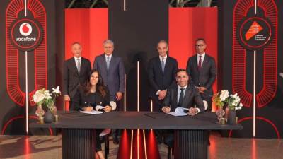 وزيرا السياحة والاتصالات يشهدان توقيع اتفاقية الشراكة الاستراتيجية بين شركة ليجاسي للتنمية والإدارة مشغل الخدمات بالمتحف المصري الكبير وشركة فودافون مصر