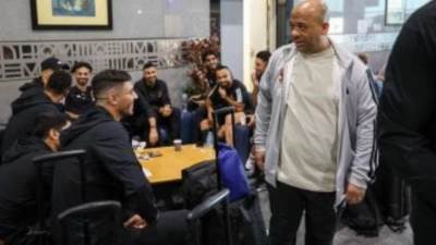 بعثة الأهلى تصل مطار القاهرة استعدادًا للسفر إلى بوروندى