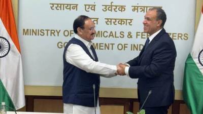 وزير الخارجية يلتقي وزير الكيماويات والأسمدة الهندي