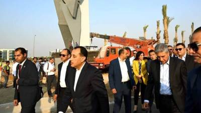 رئيس الوزراء يطمئن ميدانيا على الانتهاء من أعمال تطوير المنطقة المحيطة بالمتحف المصري الكبير والطرق المؤدية إليه