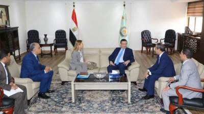 وزير الزراعة يبحث مع مدير مكتب اليونسكو بالقاهرة حماية التراث الزراعي والمعارف البيئية بالواحات