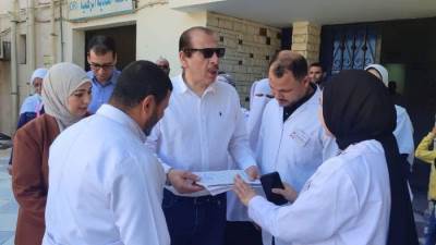 نائب وزير الصحة يتفقد منشآت صحية بالفيوم ويستمع لمقترحات المواطنين والفرق الطبية