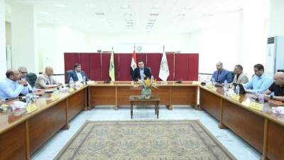 وزير الاسكان يعقد اجتماعًا مع رؤساء أجهزة مدن "العاشر من رمضان وحدائق العاشر من رمضان والعبور والعبور الجديدة" لمتابعة ملفات العمل